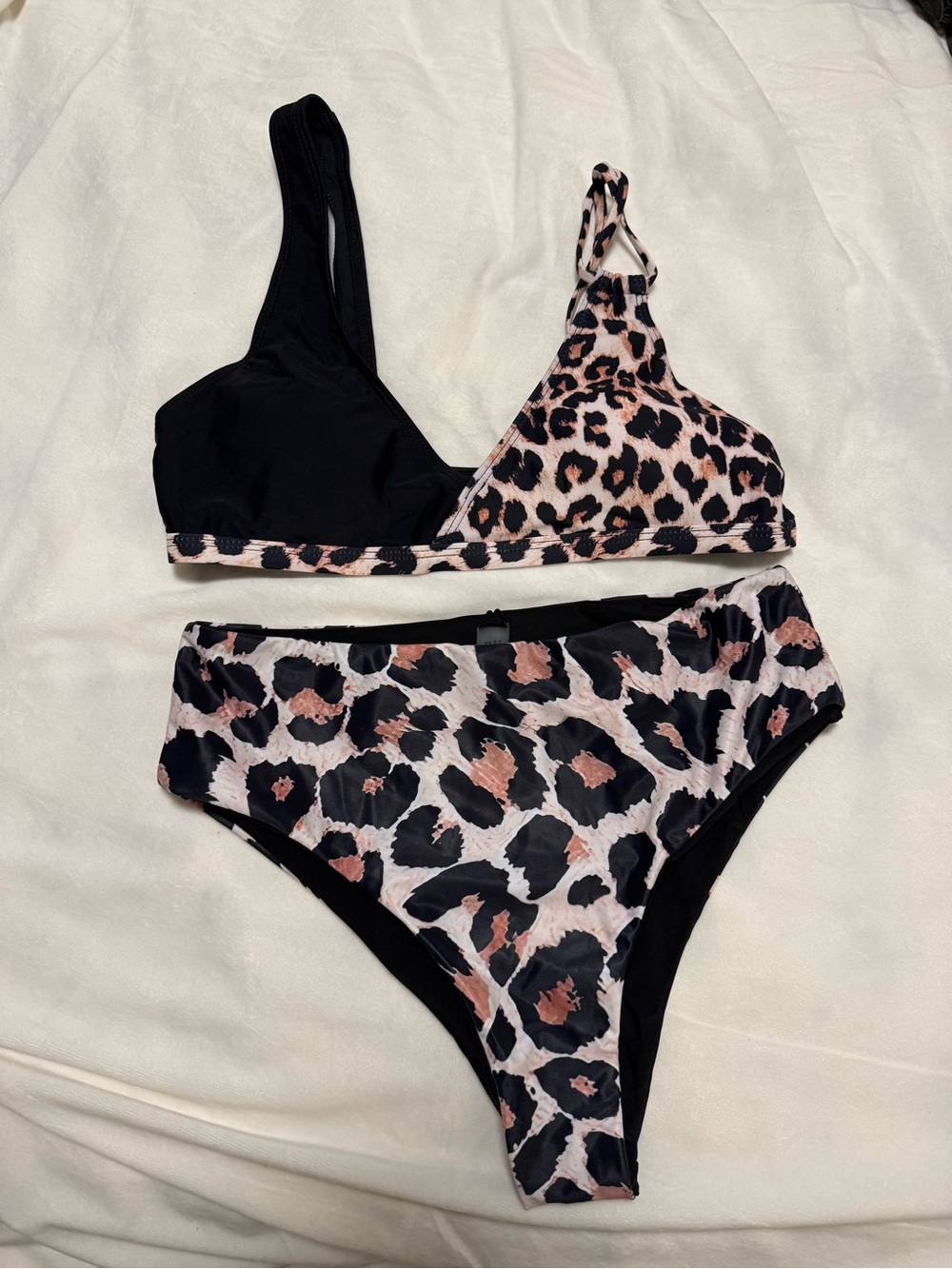 Women’s Leopard Print Bikini Set - Black & Pink